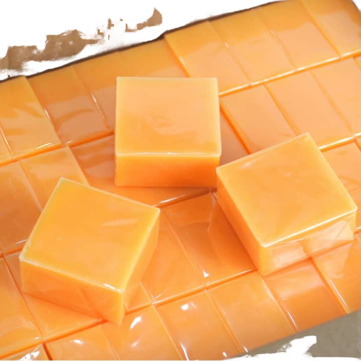 "Texture savon curcuma élimine boutons"