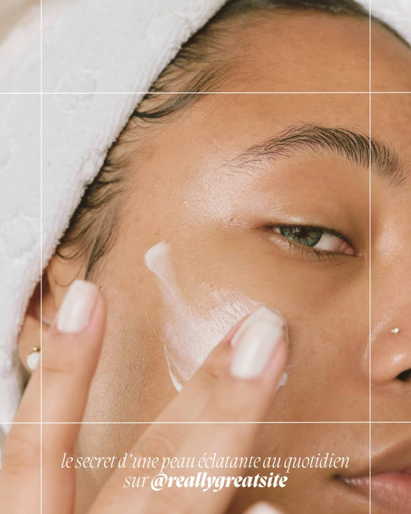 "Application crème visage Palo cosmétique peau éclatante routine beauté quotidienne"